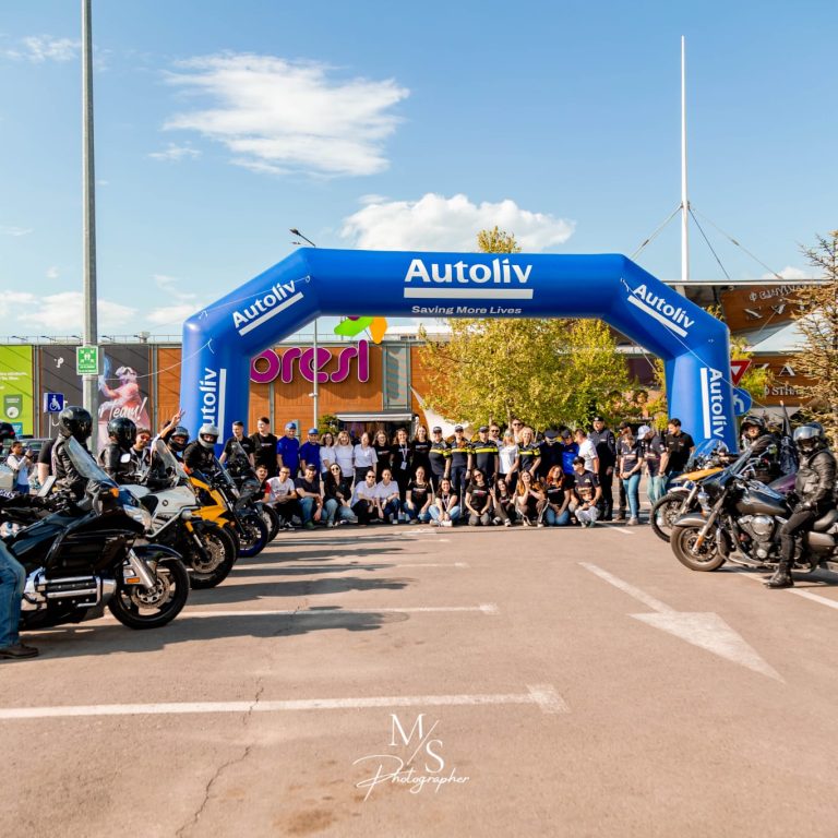 „Condu Prudent! Alege Viața!” a adus brașovenii față în față cu realitatea accidentelor rutiere, transformând siguranța rutieră într-o experiență trăită, nu doar explicată